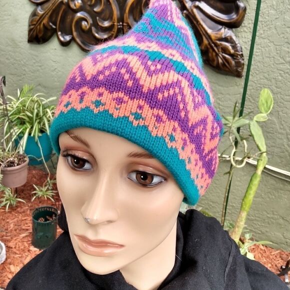 NWOT CAPELLO Multicolored Zigzag 100% Wool Winter Hat Made in Canada - Picture 2 of 9